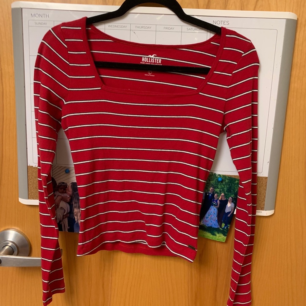 Red cropped t shirt